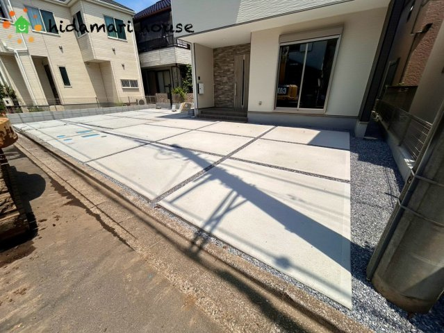 上尾市原市3期　新築戸建　01の駐車場
