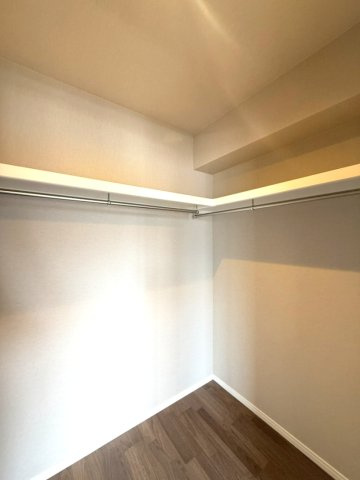 グラン・フェルティ本山の収納|リビング横、約5.3帖の洋室のウォークインクローゼット