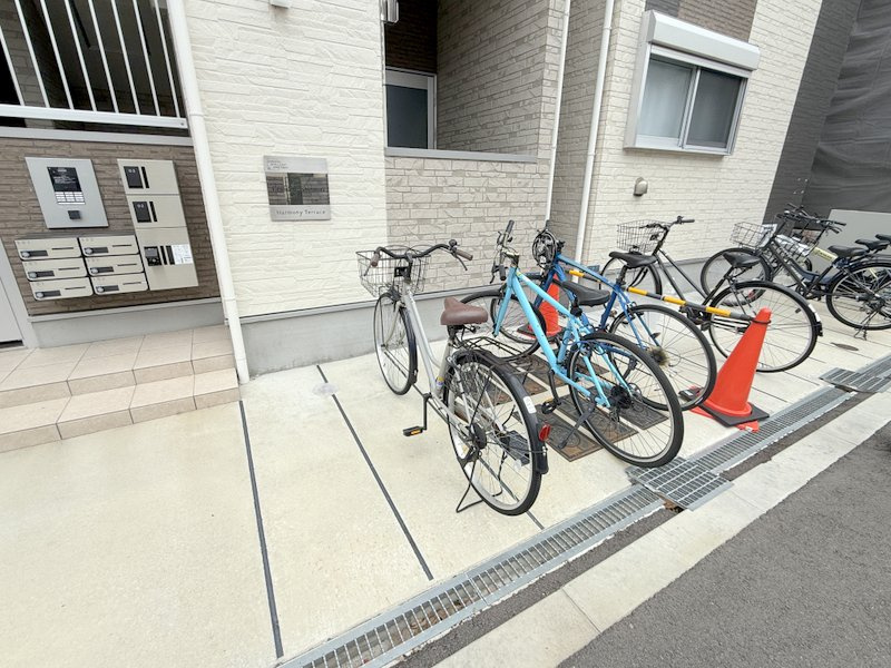 グランデュール新森　仲介手数料無料の駐車場