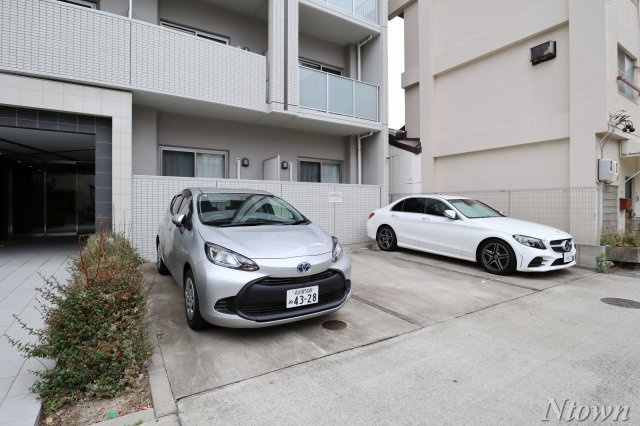 【駐車場】 | アーデルドルフ | カースペースがあります