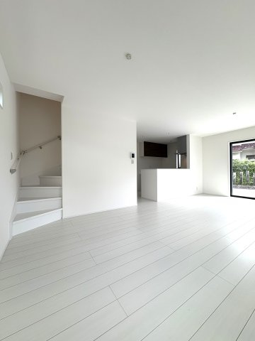 Our Place in Tsujido. 辻堂で、家族の時間を育てる。の居間・リビング