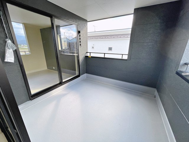 新築戸建・新築建売　福島市大森第10　大森小・信夫中のバルコニー|インナーバルコニーなので急な天候不良でも安心です！