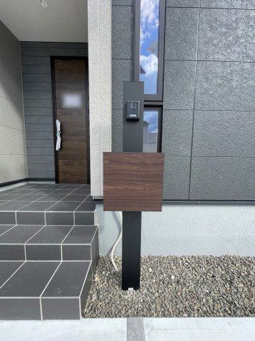 新築戸建・新築建売　福島市大森第10　大森小・信夫中の玄関|モニター付きインターホンで訪問者を確認できるので、防犯対策やプライバシー保護など安心です！