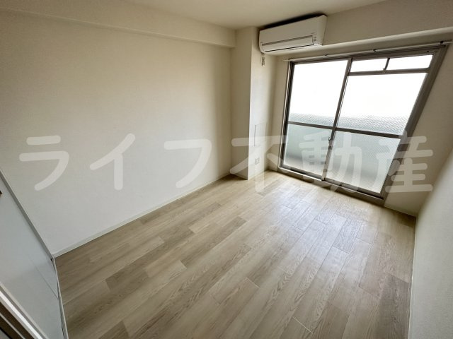 グランデージ新深江の居間・リビング|こちらの居間で趣味の時間をお楽しみください