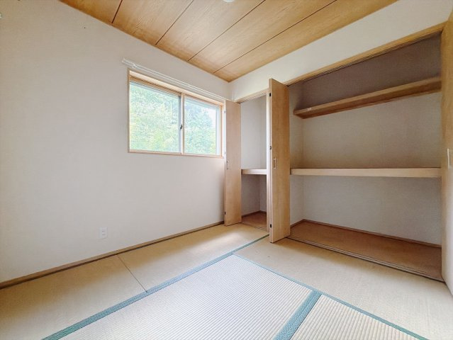 【中古戸建】羽生市大字下川崎の和室|■和室｜和室を書斎にしたり、冬にはコタツを敷いて家族みんなで年越しをするのもいいですね。家族みんなのお気に入りの空間になります♪