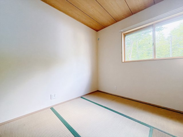 【中古戸建】羽生市大字下川崎の和室|■和室｜旅館のような趣を感じられる、くつろぎの住空間です。落ち着いた和の雰囲気が、日々の暮らしに癒しをもたらします♪