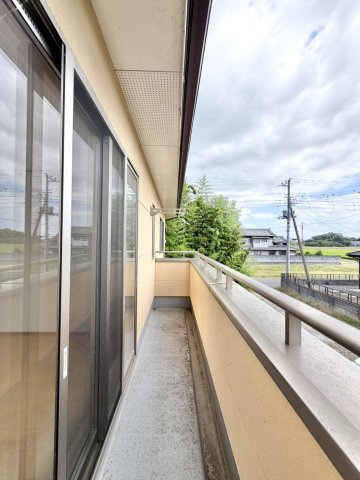 【中古戸建】羽生市大字下川崎のバルコニー|■バルコニー｜あたたかな陽のひかりを浴びることのできるバルコニー。お洗濯物やお布団を干せば、家族みんなが気持ちよく暮らすことができます(*^^*)