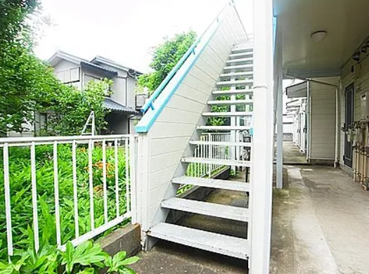 流山市西初石２丁目のアパートのエントランス