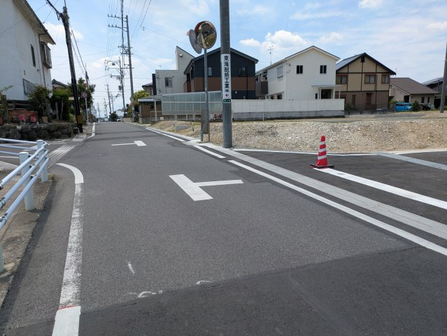 【トーヨーホーム売主/売土地】瀬戸市坂上町Ｖ B区画の前面道路含む現地写真
