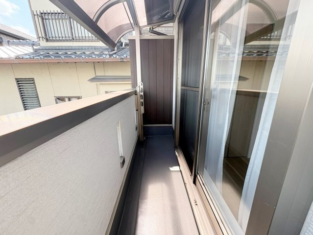 松室扇田町のバルコニー|ぽかぽか南向きに配置したバルコニー！日当たりが良く、お洗濯物に嬉しいですね！（R8.7撮影）