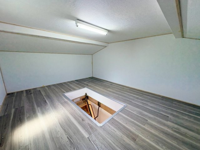 松室扇田町の収納|たっぷり収納が叶う天井収納完備！毎シーズン使う物やお子様の思い出の品などスッキリ！（R8.7撮影）