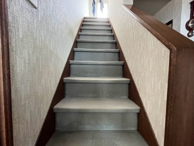 緑ケ岡5丁目　中古住宅の内装|階段