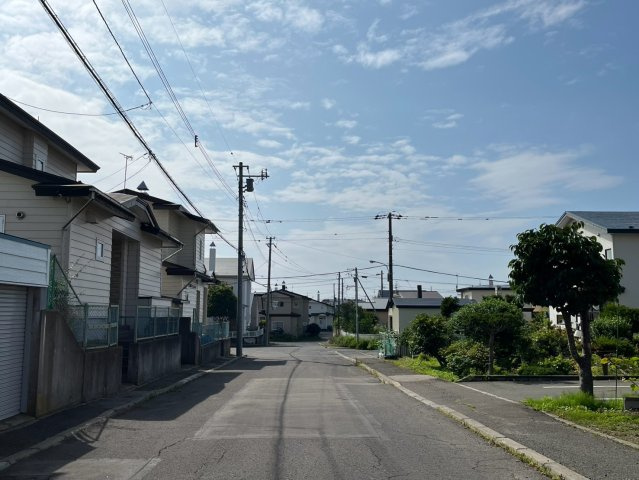 緑ケ岡5丁目　中古住宅の前面道路含む現地写真