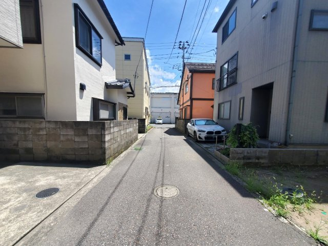 新潟市中央区幸西3丁目の前面道路含む現地写真