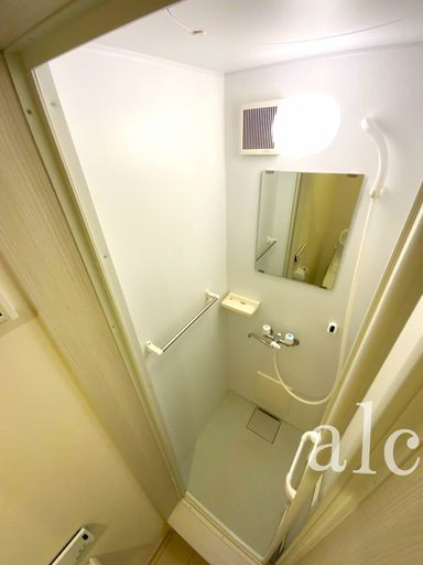 セブンス新宿のシャワールーム|すっきりとしたシャワールームです　※別部屋