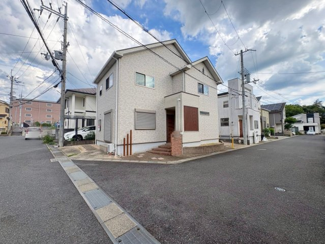 草津市笠山3丁目　中古戸建ての前面道路含む現地写真