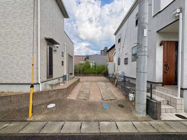 草津市笠山3丁目　中古戸建ての駐車場