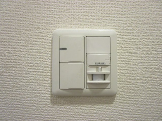 【設備】 | プラザ小島屋抜弁天ビル | 人感センサー