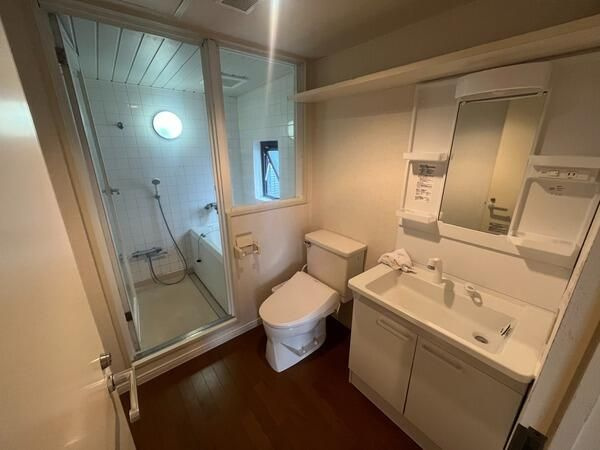 プラティーク夏目坂の浴室
