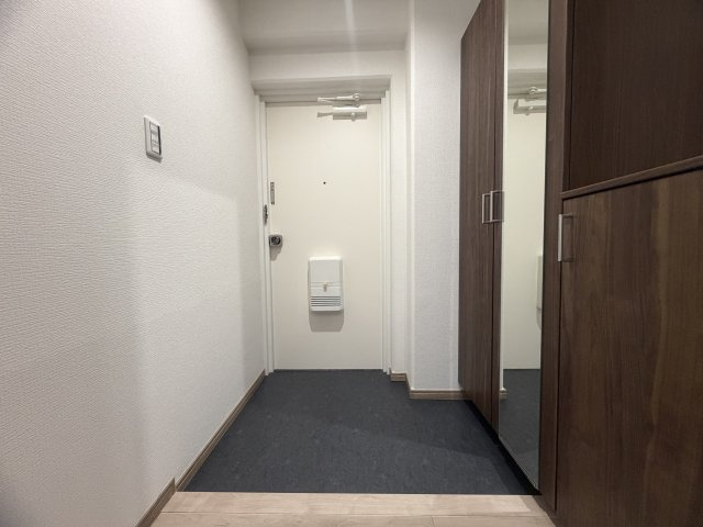 ロイヤルコーポ朝霧の玄関