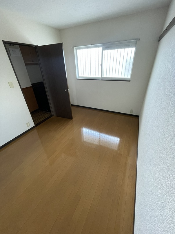 ロイヤルガーデンの洋室