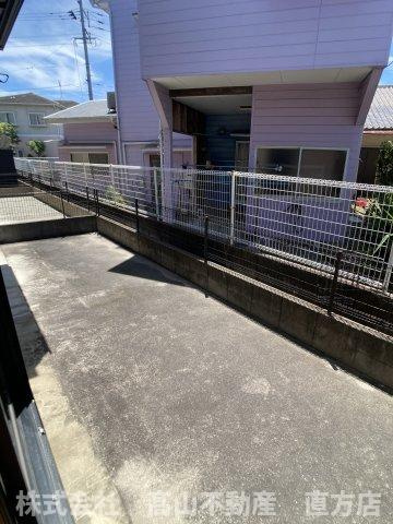 中間市中尾１丁目のアパートの庭
