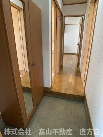 中間市中尾１丁目のアパートの玄関