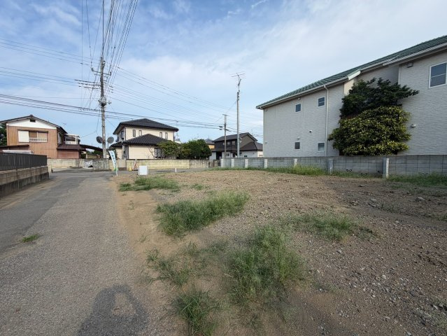 【前面道路含む現地写真】 | 【石橋第１期　現地外観】
※令和８年８月時点