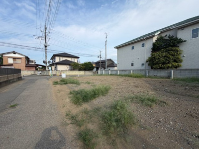 【前面道路含む現地写真】 | 【石橋第１期　現地外観】
※令和８年８月時点