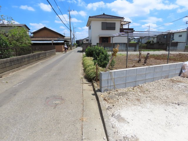 川越市笠幡新築戸建の前面道路含む現地写真