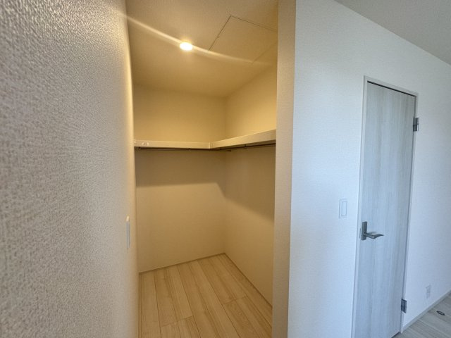 南城市玉城前川（全2棟）1号棟の収納|1号棟　洋室8帖＋WIC付き♪