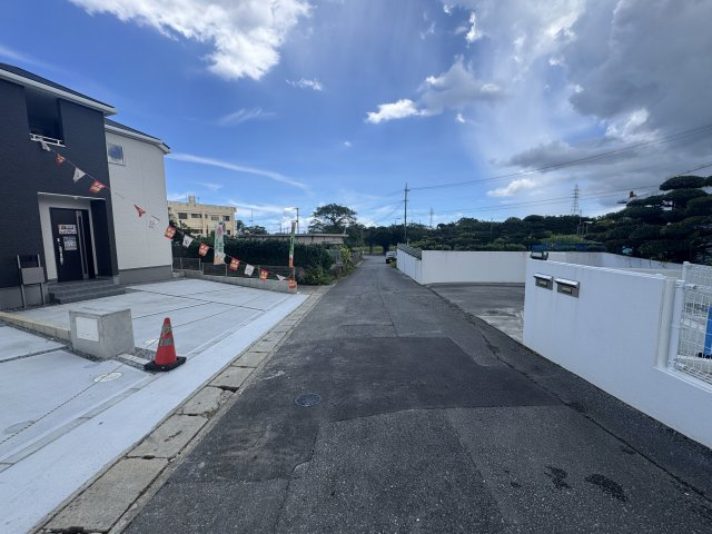 南城市玉城前川（全2棟）1号棟の前面道路含む現地写真|※北西側公道5m♪