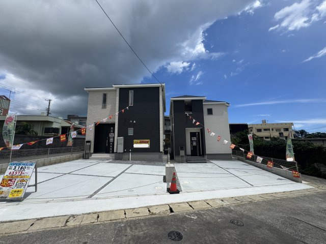 南城市玉城前川（全2棟）1号棟の外観|1号棟　並列駐車3台可♪