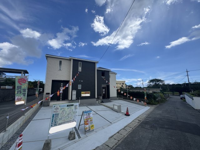 南城市玉城前川（全2棟）1号棟の外観|1号棟　並列駐車3台可♪