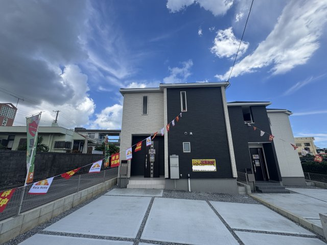 南城市玉城前川（全2棟）1号棟の外観|1号棟　並列駐車3台可♪