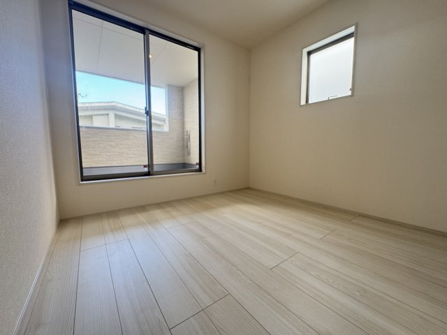 南城市玉城前川（全2棟）1号棟の洋室|1号棟　洋室5.2帖＋CL付き♪