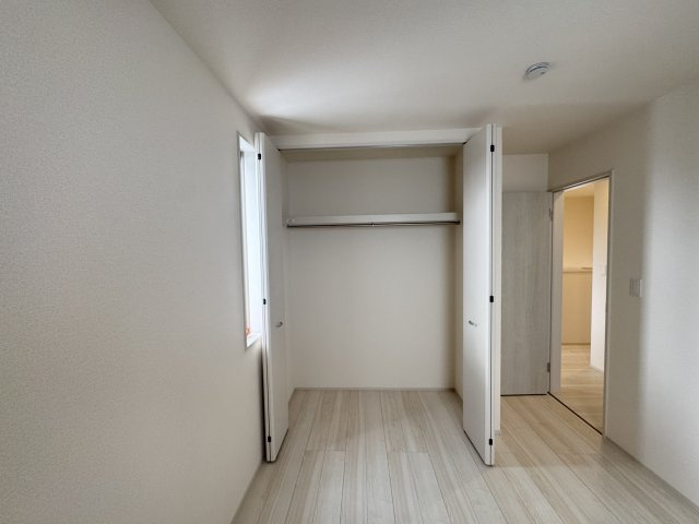 南城市玉城前川（全2棟）1号棟の収納|1号棟　洋室5.2帖＋CL付き♪