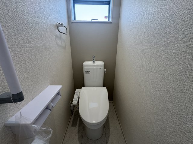 南城市玉城前川（全2棟）1号棟のトイレ|1号棟　温水洗浄便座♪