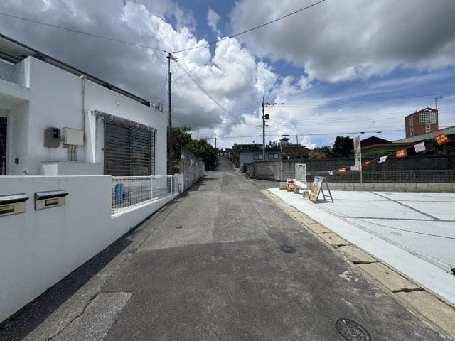 南城市玉城前川（全2棟）1号棟の前面道路含む現地写真|※北西側公道5m♪　北東側公道4m♪