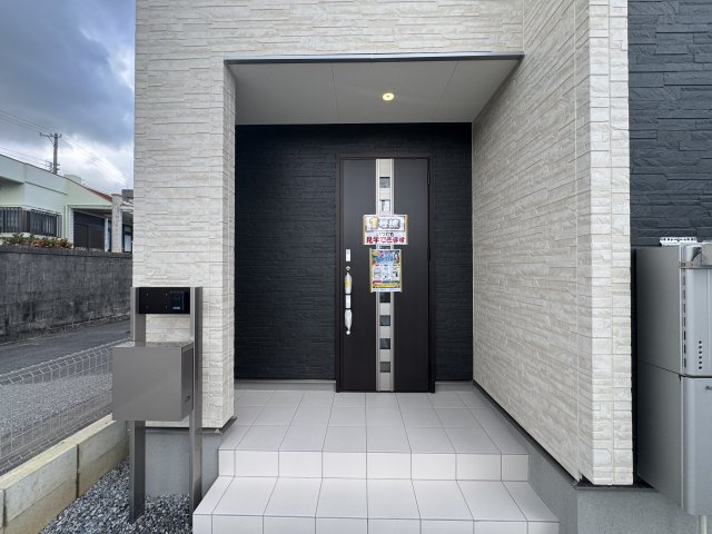 南城市玉城前川（全2棟）1号棟の玄関|1号棟　スマートキー付き♪