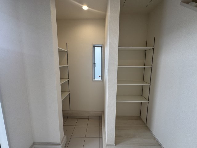 南城市玉城前川（全2棟）1号棟の玄関|1号棟　十分な収納付き玄関♪可動棚収納付き♪