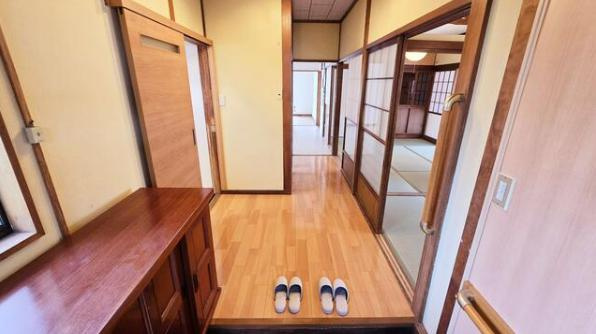 日立市東大沼町1丁目　中古戸建の玄関