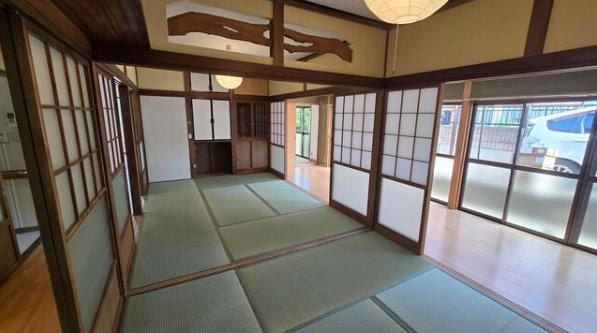 日立市東大沼町1丁目　中古戸建の和室|和の風情を演出する内障子付！
