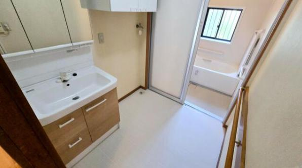 日立市東大沼町1丁目　中古戸建の独立洗面台