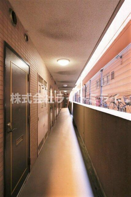 カテリーナ市ヶ谷の玄関