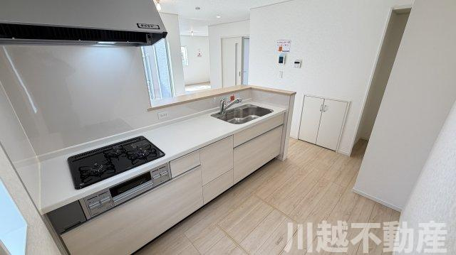 小屋裏収納付きで収納豊富のキッチン|水曜のみ定休日です