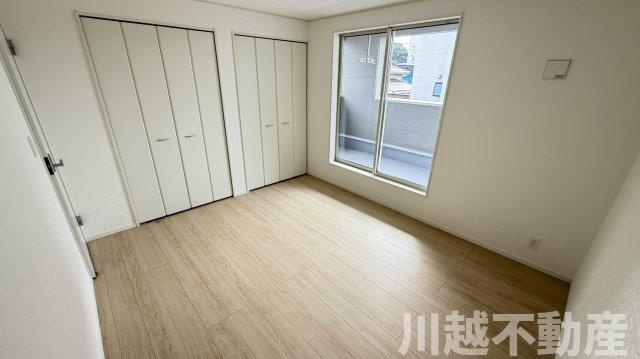小屋裏収納付きで収納豊富の洋室|SNSから当社の内側覗き見できますww