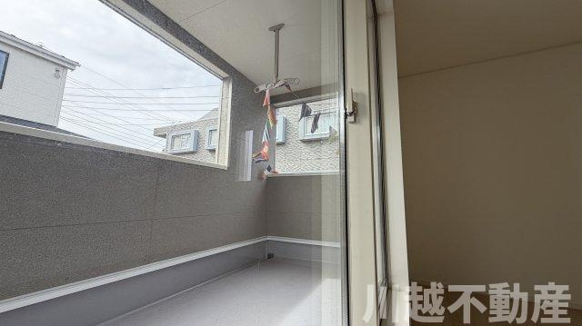 小屋裏収納付きで収納豊富のバルコニー|当日の内見も可能です