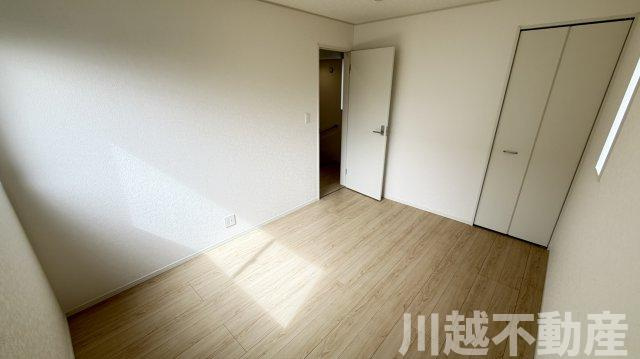 小屋裏収納付きで収納豊富の洋室|次の住まいまでサポートします