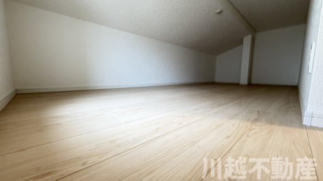 小屋裏収納付きで収納豊富のその他|面倒な住宅ローン手続き代行します